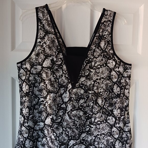 DEX Women's Sleeveless Top Size Medium White Black Animal Print Light Shear - Picture 1 of 8